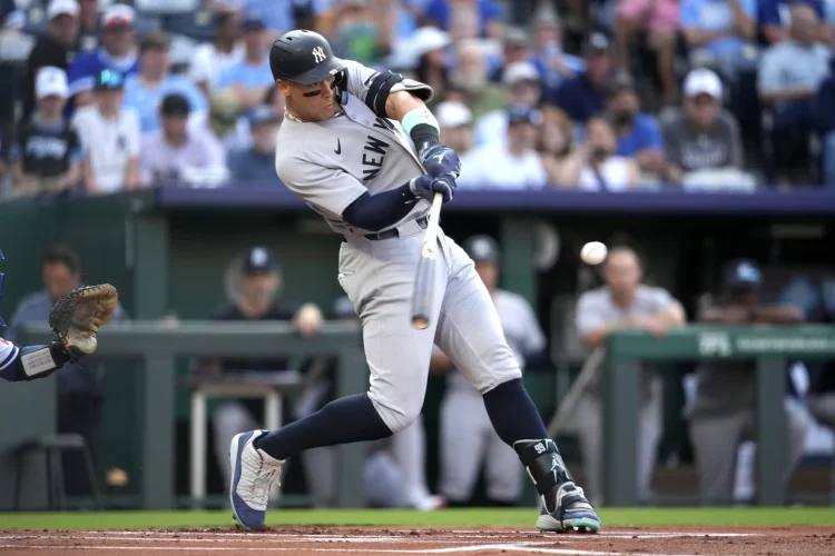 Aaron Judge swinging a bat about to make contact