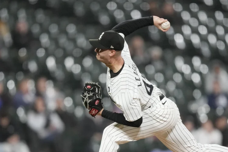 Jordan Leasure delivering a pitch for the Chicago White Sox