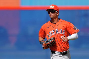 Kevin Alvarez playing in the outfield